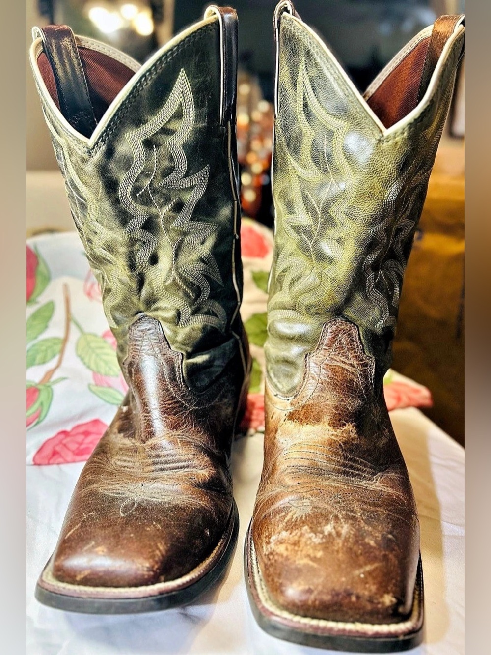 Justin Boots Brown/Green
Leather Western Cowboy Boots
Pull On Square Toe 10D
